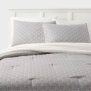 Elegant Gray Bedding Set